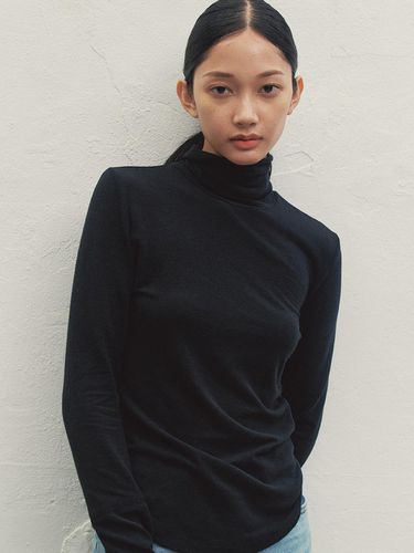 U-LINE WOOL TURTLENECK TOP MBDFTO004BK - MAKE A TOAST - Modalova