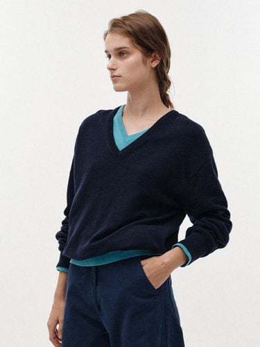 Puno V-neck Pullover (Navy) - NOTHING WRITTEN - Modalova