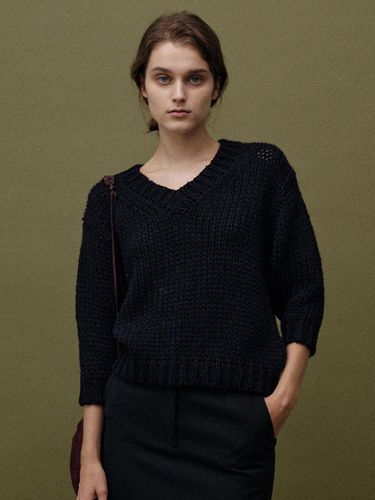 Wide V-neck Sweater (Navy) - NOTHING WRITTEN - Modalova