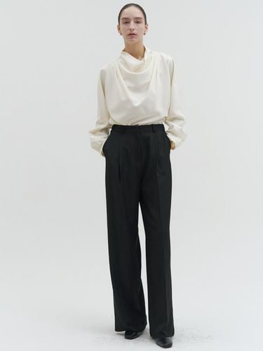 Wool timeless one-tuck pants_BLACK - OER - Modalova