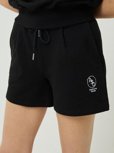 Signature embroidered one-tuck shorts black - Awesomestudio - Modalova