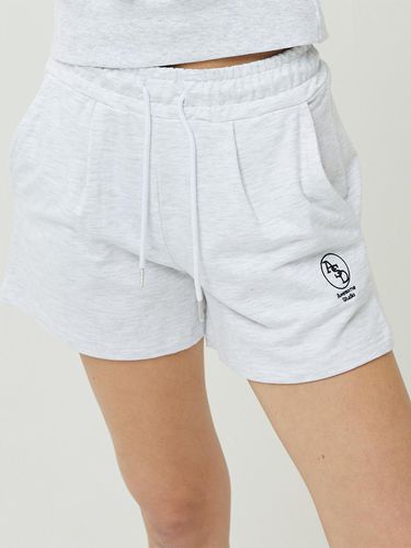 Signature Embroidered One Tuck Shorts White Gray - Awesomestudio - Modalova