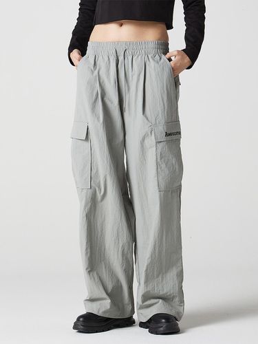 Nylon one-tuck cargo pants - Awesomestudio - Modalova