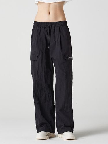 Nylon one-tuck cargo pants black - Awesomestudio - Modalova