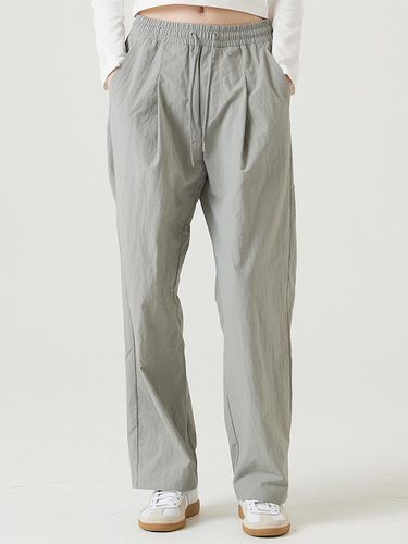 Nylon one-tuck wide pants light gray - Awesomestudio - Modalova