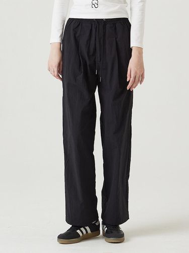 Nylon one-tuck wide pants black - Awesomestudio - Modalova