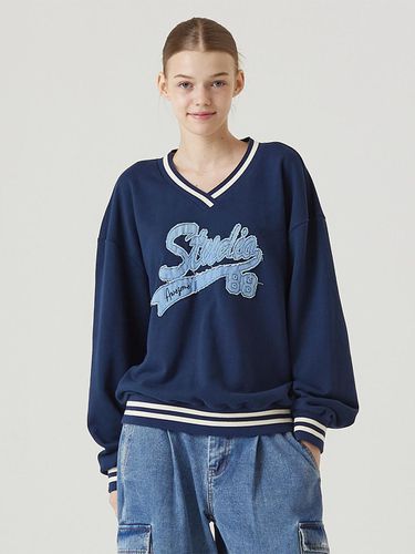 V-neck denim patch sweat shirt deep blue - Awesomestudio - Modalova