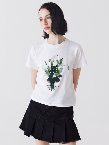 Digital Flower Short Sleeve T-Shirt White - Awesomestudio - Modalova