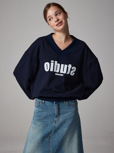 Wide V-neck Sweat Shirt Dark Navy - Awesomestudio - Modalova