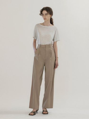 Single pleated Nylon Pants Beige - MOMET - Modalova