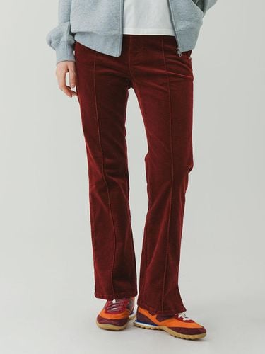 W) FLARE FIT Corduroy Pants Burgundy - Wrangler - Modalova