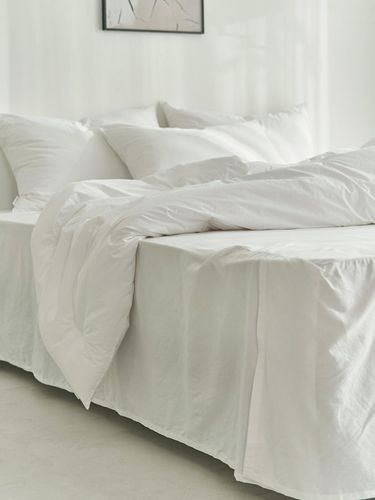 A modern hotel bed skirt - DECOVIEW - Modalova