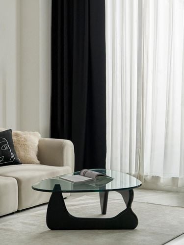 Sharp Black Dark Curtain - DECOVIEW - Modalova