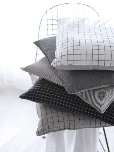 Modern Checked Cushion (Cotton Included) - DECOVIEW - Modalova