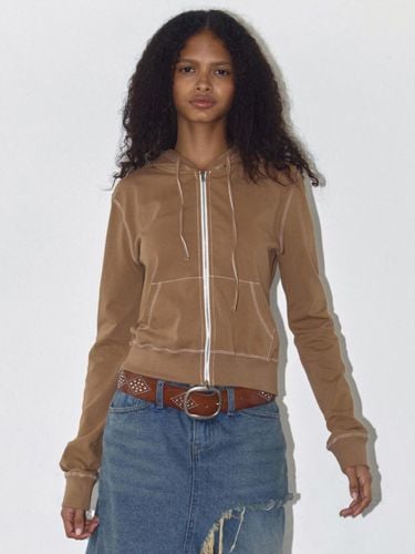 STITCHED POCKET HOODIE, CAMEL - Polysooem - Modalova