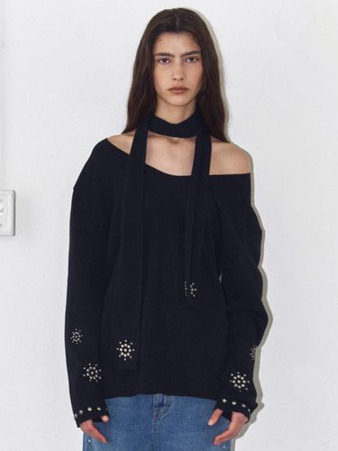 STUDDED FLOWER TOP WITH THE SCARF, BLACK - Polysooem - Modalova