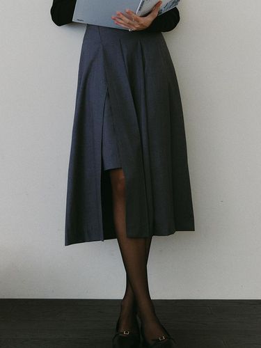 Asymmetrical Pleats Bermuda Skirt () - ourcomos - Modalova