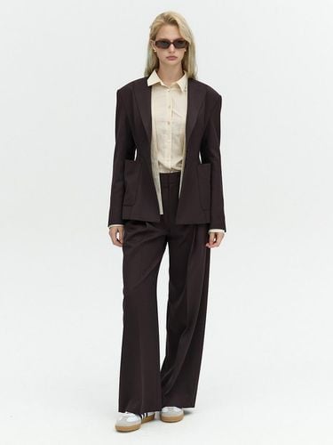 WIDE FIT WOOL TUCK PANTS WINE - L’H.A.S - Modalova