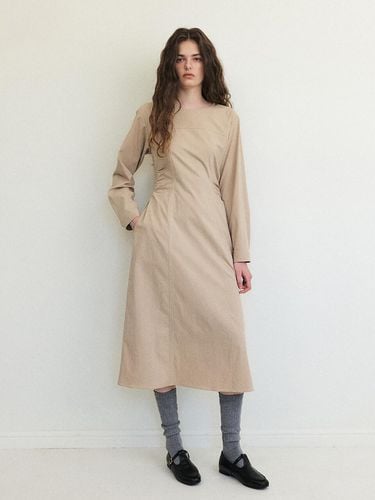 Side Tuck Shirring Dress, Beige - ETMON - Modalova