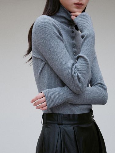 BUTTON UP RIBBED KNIT TOP GRAY - RE RHEE - Modalova