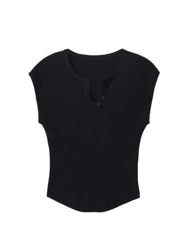 Curved Scoop-Neck Knit Top (Black) - ateleen - Modalova