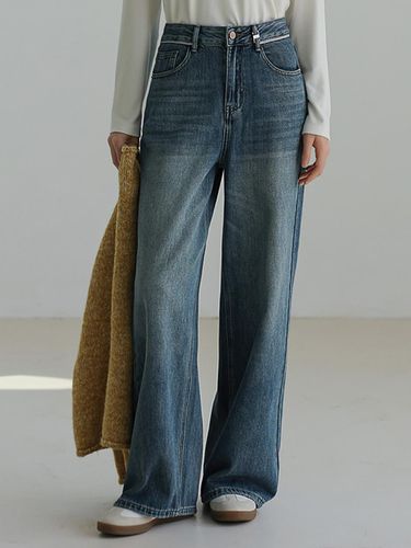 STITCHED STRAIGHT JEANS (BLUE) - NONANDNON - Modalova