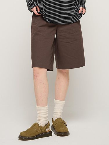 Warm cotton one-tuck Bermuda pants () - CARGOBROS - Modalova