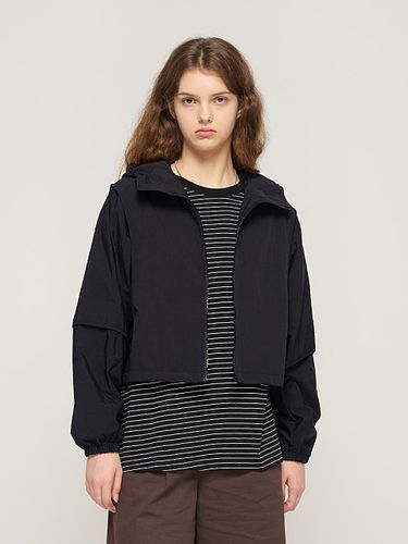 Short Hoodie Windbreaker Jacket (Black) - CARGOBROS - Modalova