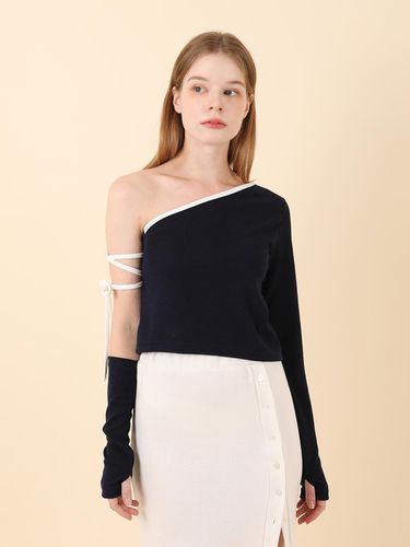 Strap Off Shoulder Warmer (Navy) - CATTLINE - Modalova