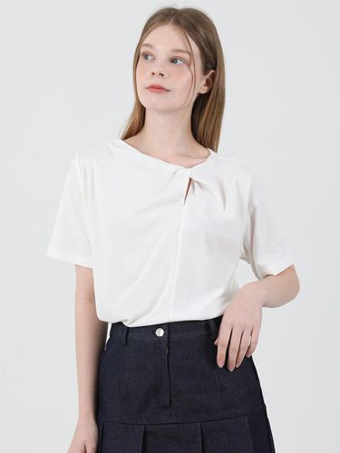 Modern Slit Shirring T - shirt White - CATTLINE - Modalova