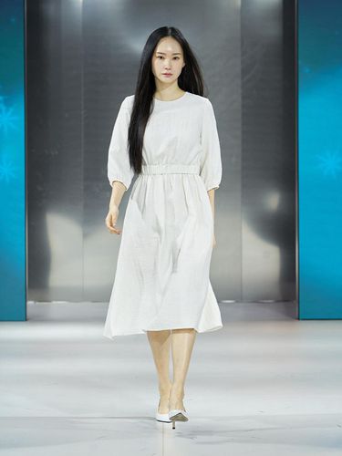 LINEN DRESS (linen dress) - ILLUSELLE - Modalova