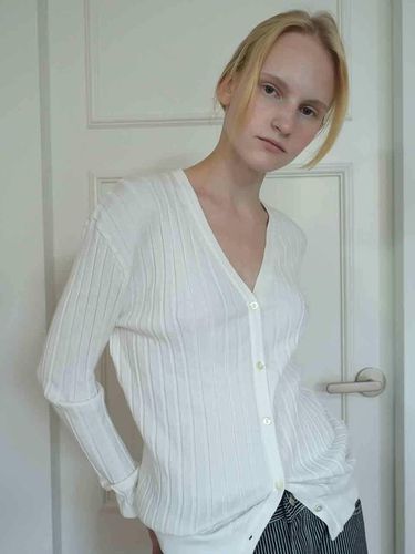 Letter Cardigan [Ivory] - MUARMUS - Modalova