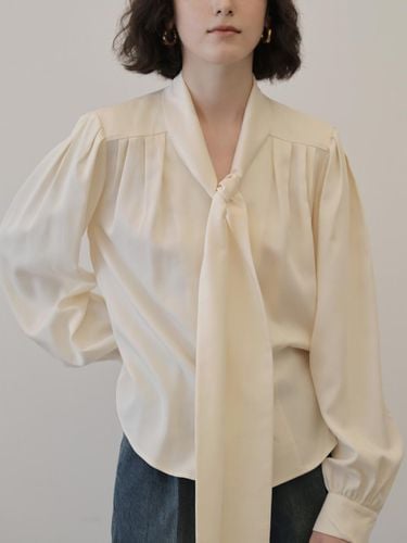 Dolce Tie Blouse (Cream) - NOMINATE - Modalova