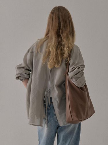 Ilusel] Ribbon Back Slit Shirt Khaki ILS24FASH001 - ILLUSELLE - Modalova