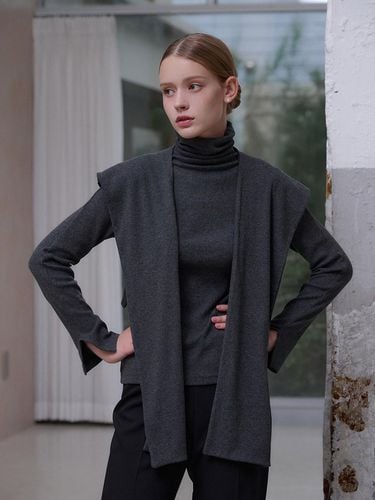 Vanessa pintuck Turtleneck top & cape set [Charcoa - THEATRE - Modalova