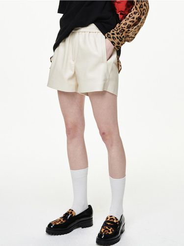 FAUX LEATHER BANDING SHORTS_CREAM - Bquiet - Modalova