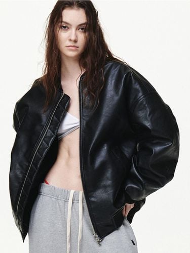 UNISEX] FAUX LEATHER PADDED BOMBER JACKET BLACK - Bquiet - Modalova