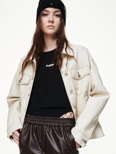 UNISEX] FAUX LEATHER TRUCKER JACKET CREAM - Bquiet - Modalova