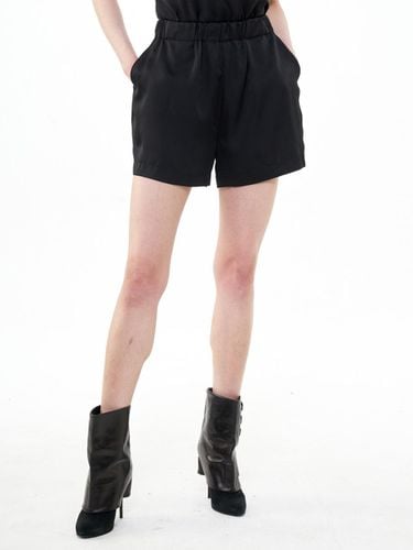 BANDED SATIN SHORTS_BLACK - Bquiet - Modalova