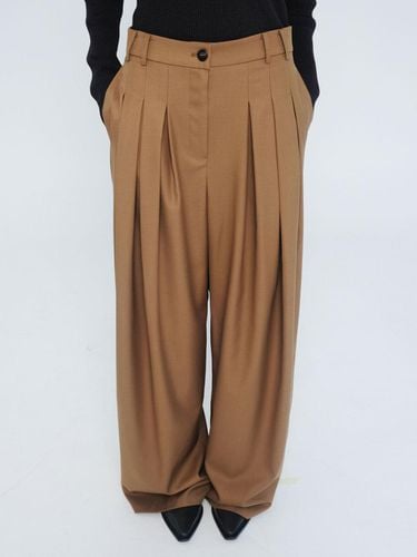 TUCK COLORED SLACKS - COGNAC - EPINGLER - Modalova