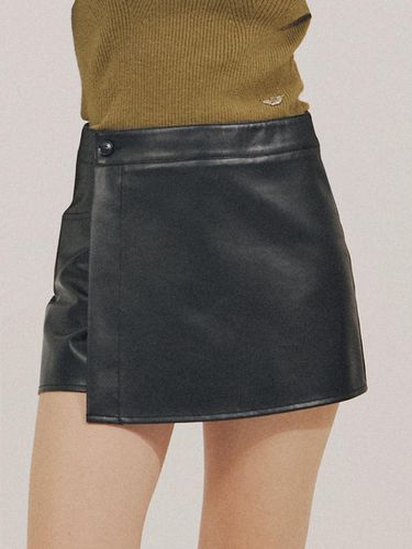 Wrap Pocket Shorts [BLACK] - DELICCENT - Modalova