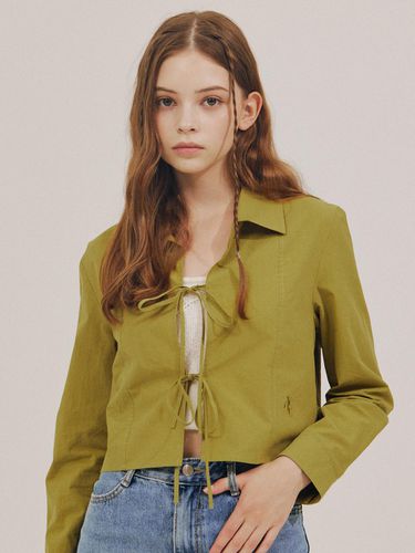 Ribbon cropped shirt [OLIVE GREEN] - DELICCENT - Modalova