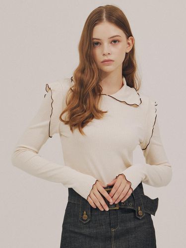 A frill highlighted T-shirt [IVORY] - DELICCENT - Modalova