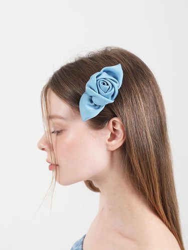 Rose Satin Hair Pin - CATTLINE - Modalova