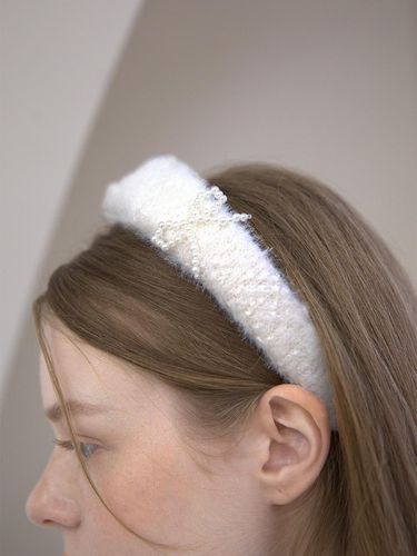 Ribbon Pearl Fur Hairband White - CATTLINE - Modalova