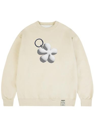 UNISEX] Flower key ring sweatshirt_beige - GRAVER - Modalova