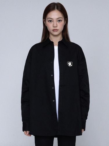 UNISEX] Bear Heart Embroidery Basic Shirt - GRAVER - Modalova