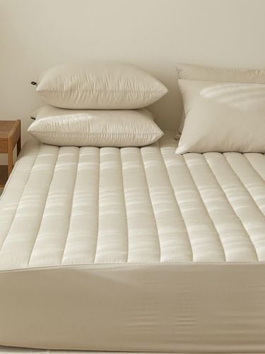 Soft Antibacterial Fitted/Quilted Mattress Cover - maatila - Modalova