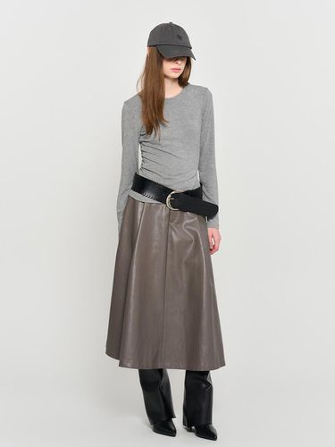 Eco-leather pintuck long skirt [MUD] / WBD3L13504 - GENERAL IDEA - Modalova