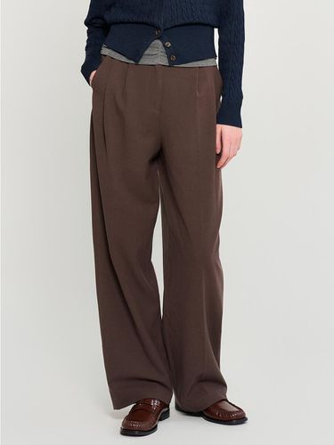 New Classic Minimal Two-Tuck Slacks [BROWN] / WBD3 - GENERAL IDEA - Modalova